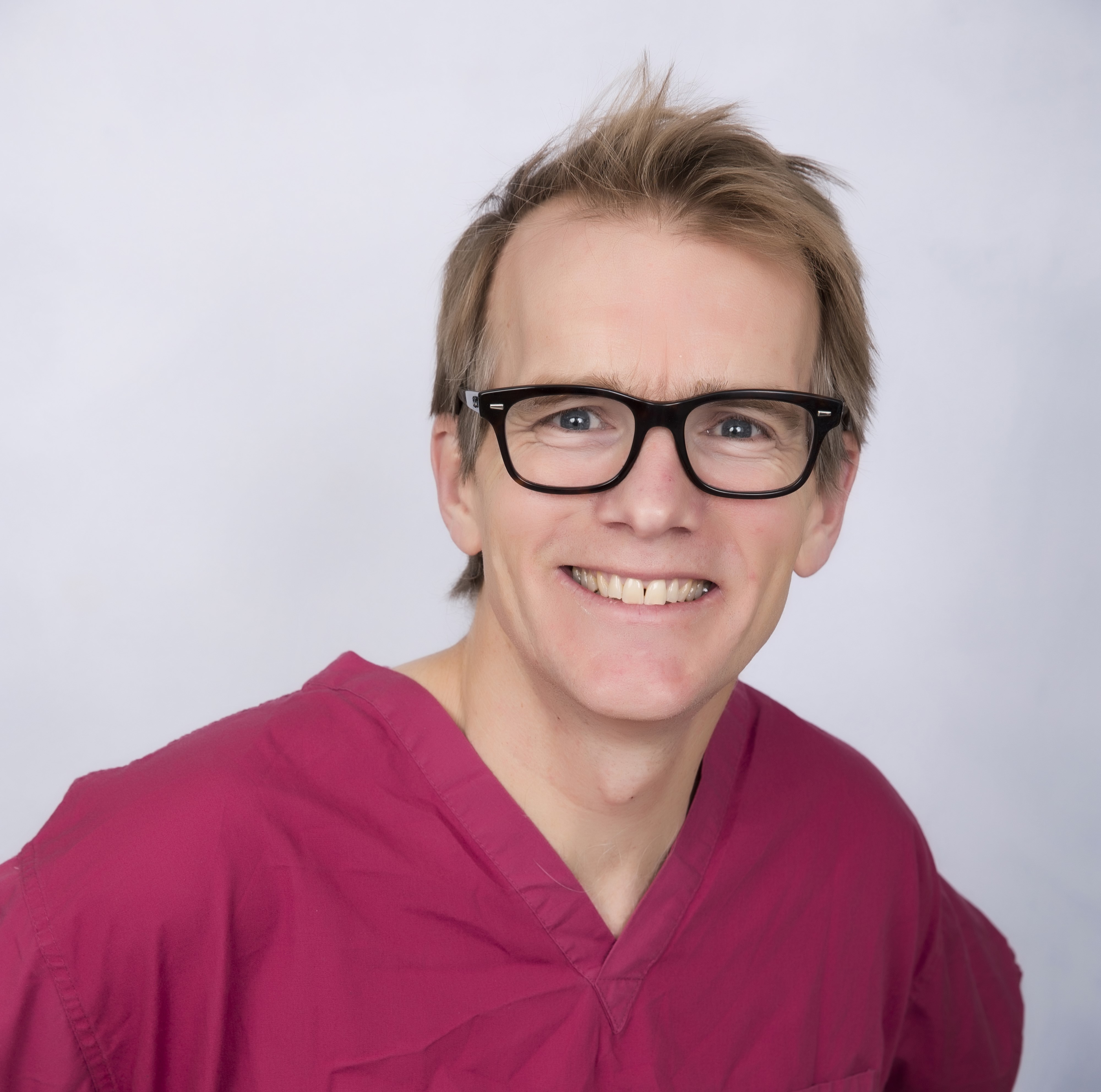 Renowned intensive care consultant set to share experience with local doctors